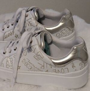 GUESS White Gold Graffiti Platform Sneakers Silver Logo Women’s Size 8